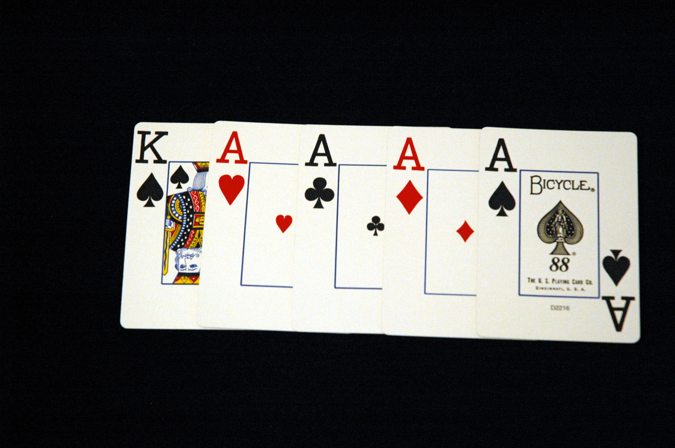 Козырная масть в игре. Каре карты Покер. Покер комбинации карт. Комбинация карт каре. Комбинации в покерекоре.