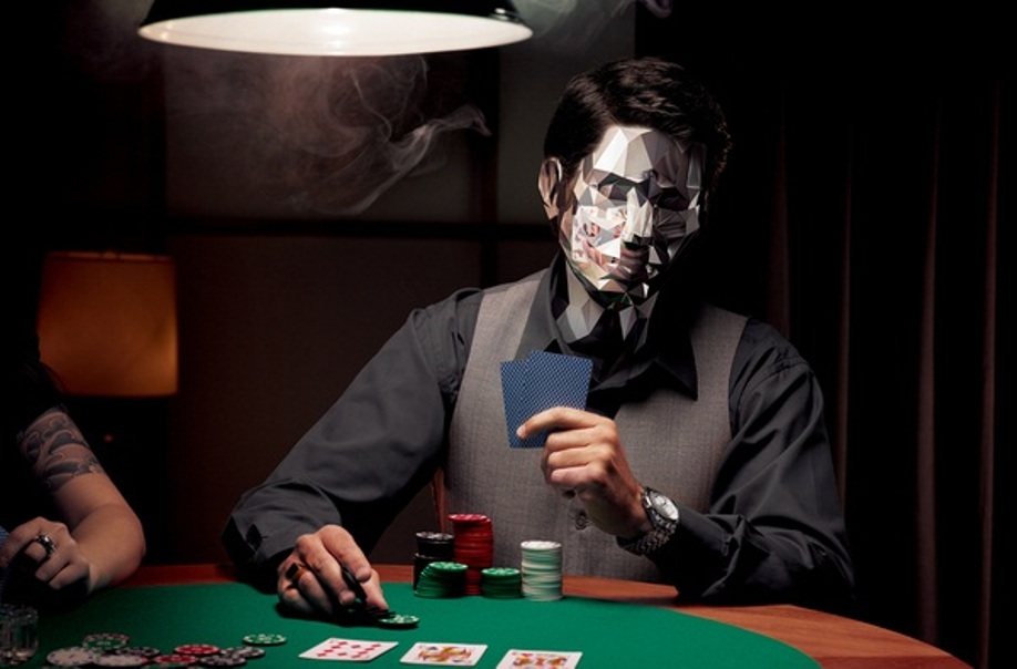 Игра в карты с мистером. Тайтовый игрок в покере это. Игроки за покерным столом. Человек за карточным столом. Мужчина за покерным столом.