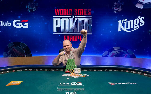 Максимилиан Клостермайер со вторым золотым браслетом WSOP